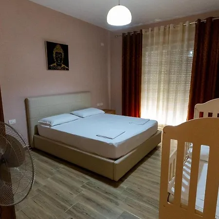 Miloen Gjiri I Lalzit Appartement *