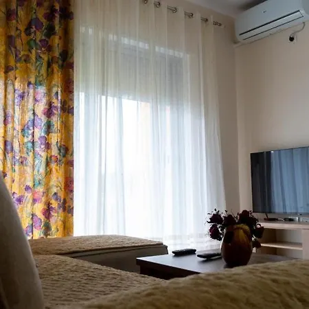 Miloen Gjiri I Lalzit 아파트