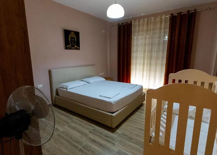 Miloen Gjiri I Lalzit Apartment *